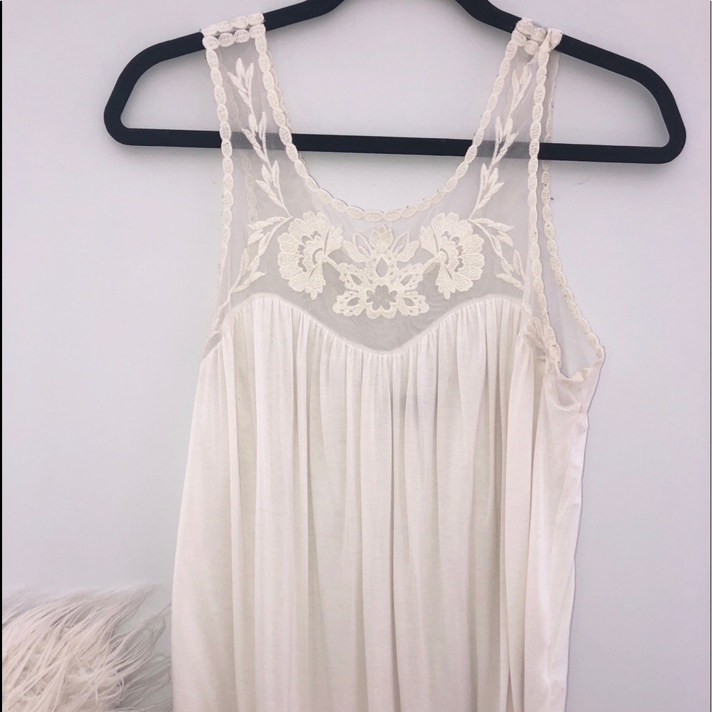 White a&e tank